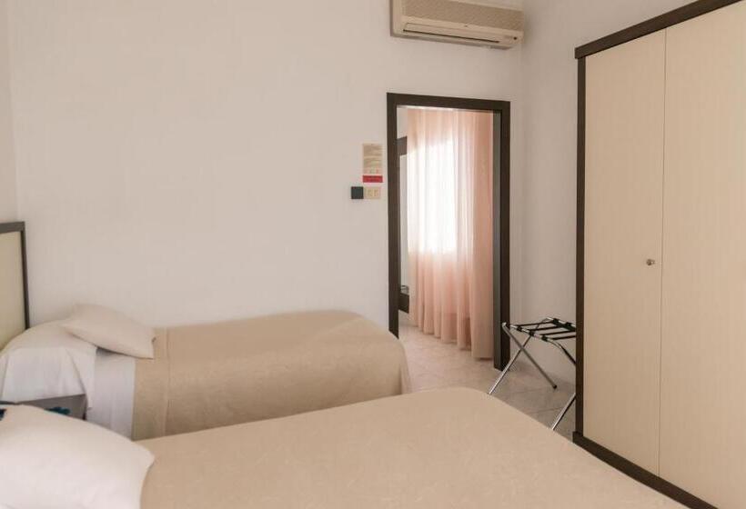 Трехместный Номер Superior, Viola