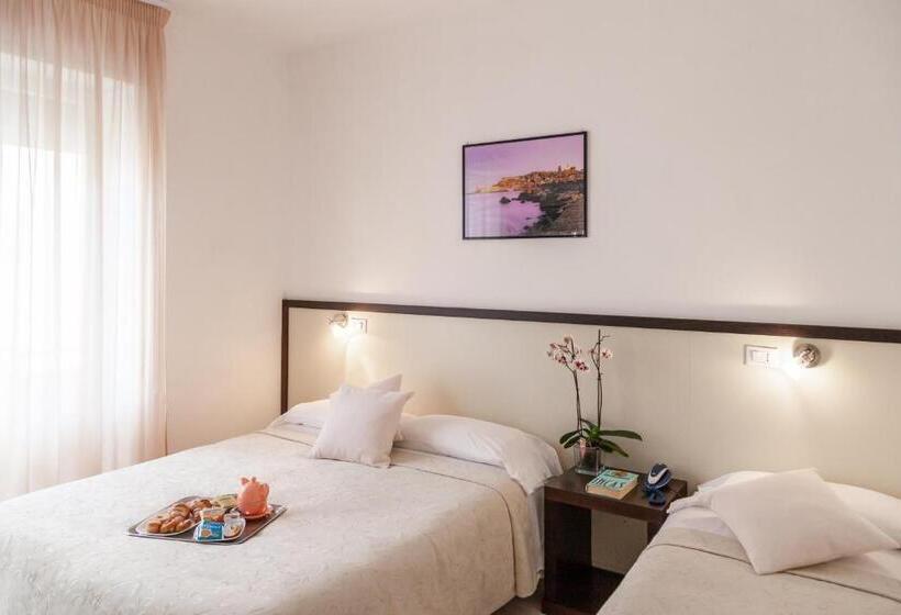 Трехместный Номер Superior, Viola