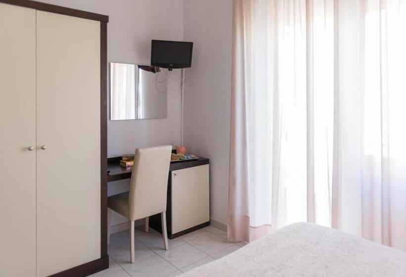 Трехместный Номер Superior, Viola