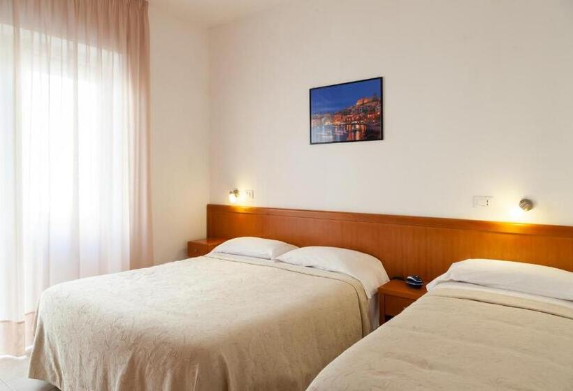 Трехместный Номер Superior, Viola