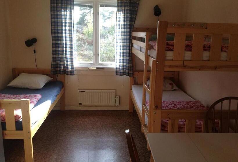 חדר סטנדרט לשלושה עם חדר אמבטיה משוף, Källviken Semesterby