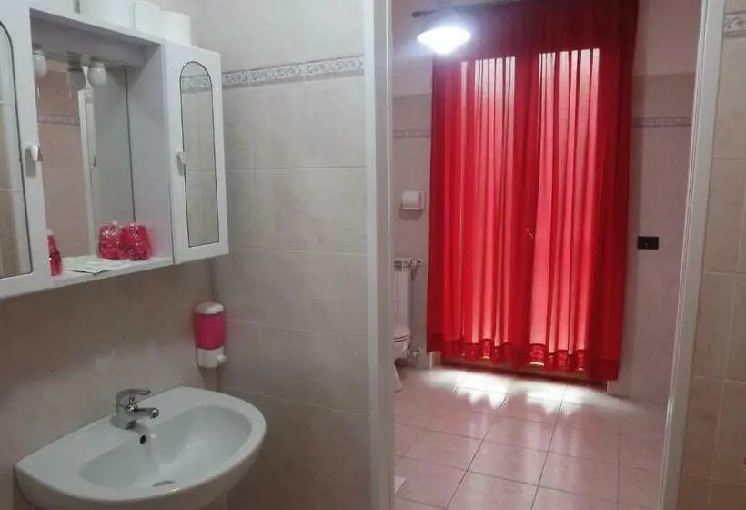 اتاق استاندارد, Affittacamere Pone