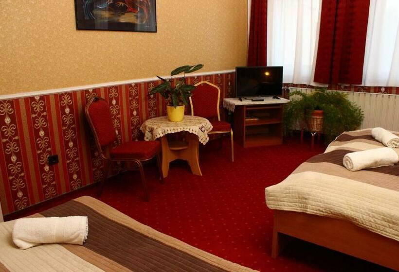 اتاق استاندارد سه نفره, Kálmán Panzió