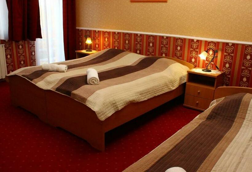 اتاق استاندارد سه نفره, Kálmán Panzió