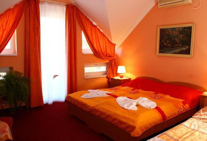 اتاق استاندارد سه نفره, Kálmán Panzió