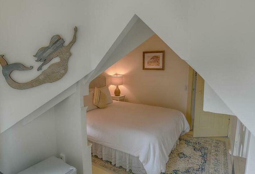 غرفة قياسية, Narragansett House