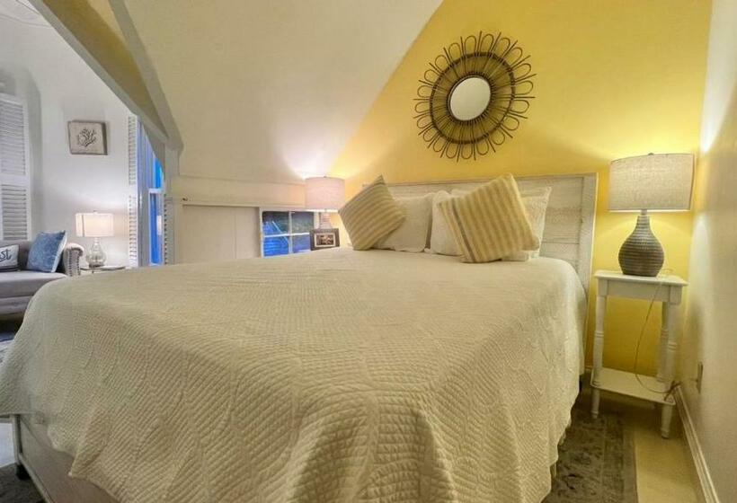 غرفة قياسية, Narragansett House