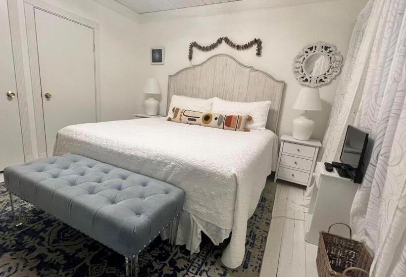 غرفة قياسية سرير كينج, Narragansett House