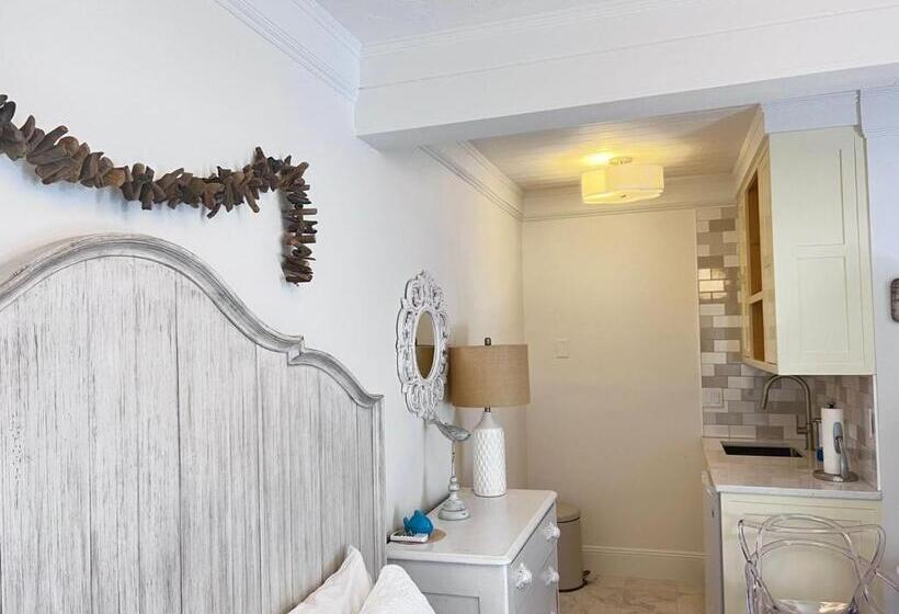 إستوديو قياسى سرير كينج, Narragansett House