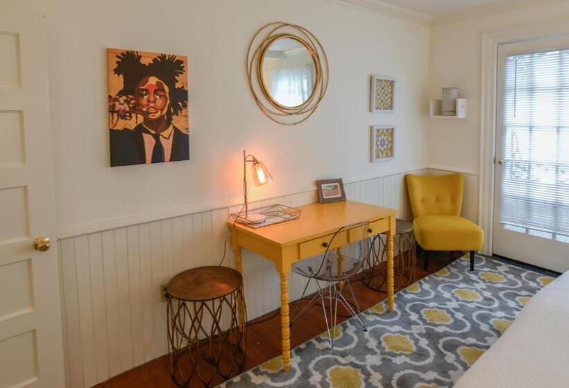 غرفة قياسية سرير كينج, Narragansett House