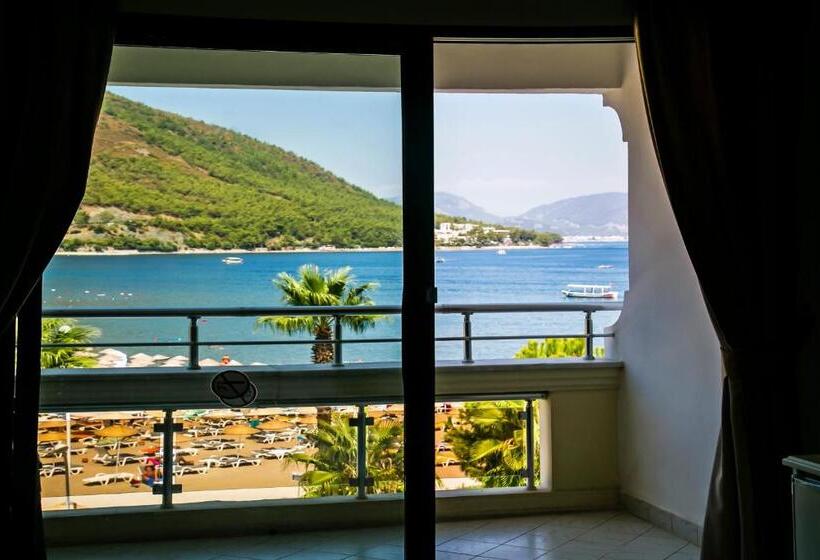 Triple Room Sea View, Chateau De Ville