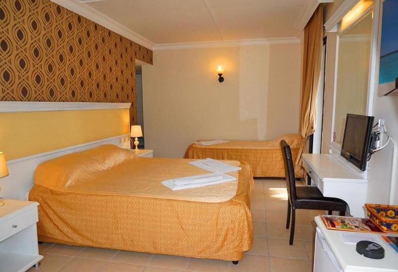 Triple Room Sea View, Chateau De Ville