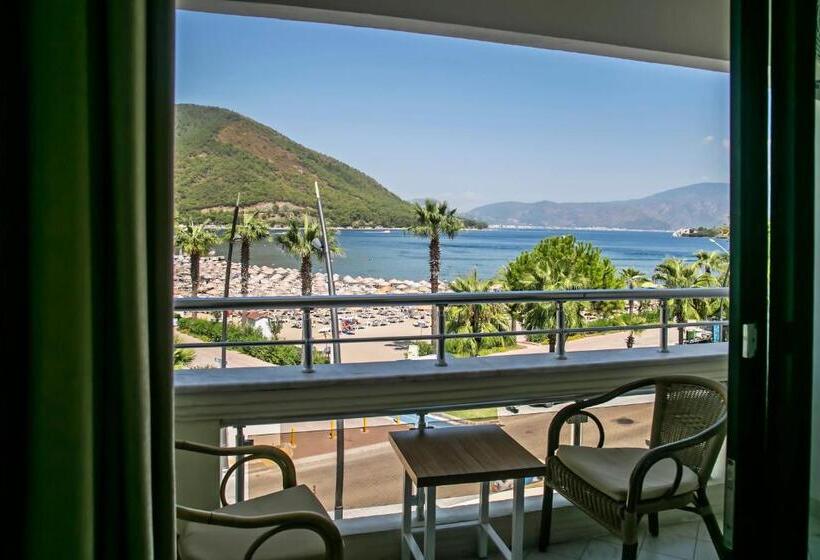 Triple Room Sea View, Chateau De Ville