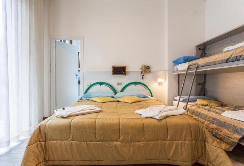 חדר סטנדרט לשלושה, Deborah