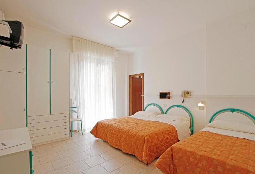 חדר סטנדרט לארבעה, Deborah