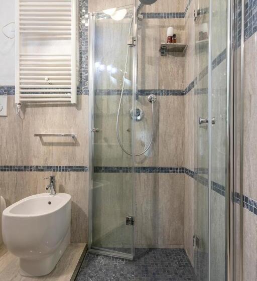 חדר קומפורט, Deborah