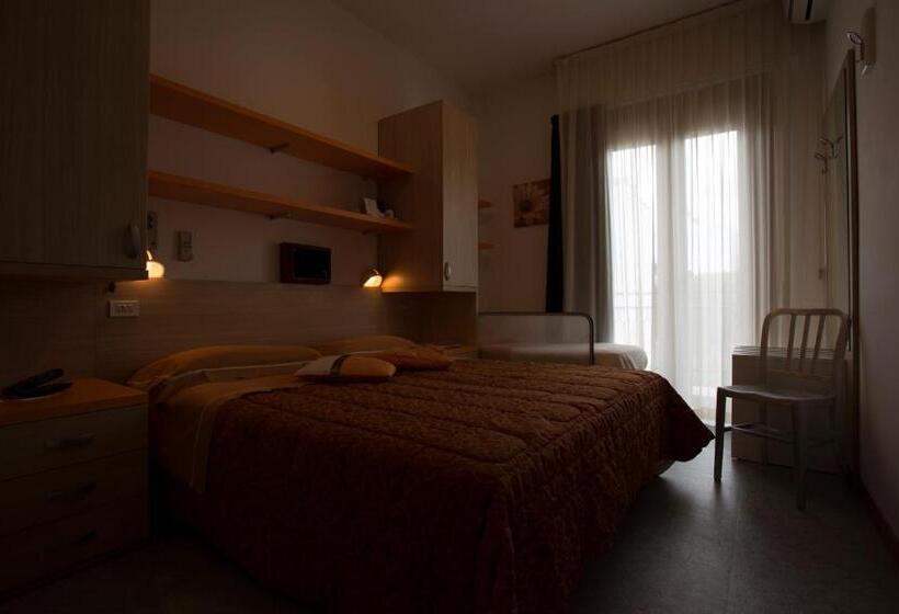 חדר קומפורט, Deborah