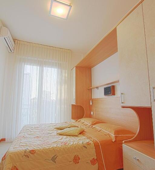 חדר קומפורט, Deborah