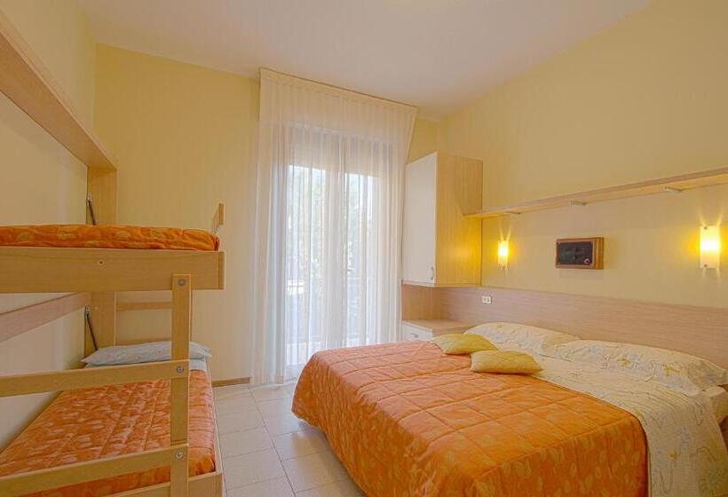 חדר קומפורט לשלושה, Deborah