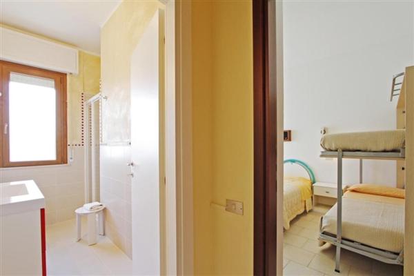 חדר משפחתי, Deborah