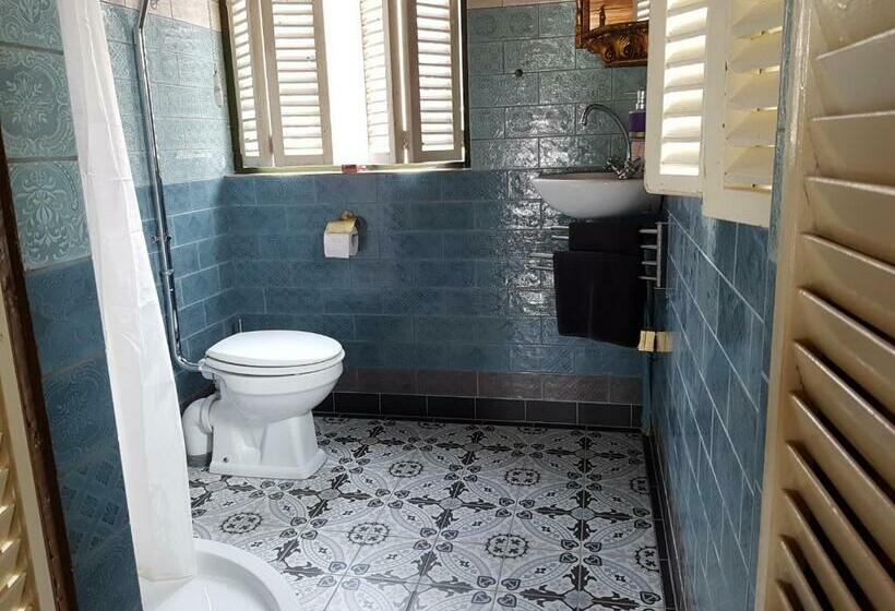 デラックススイート, Drijfpaleis