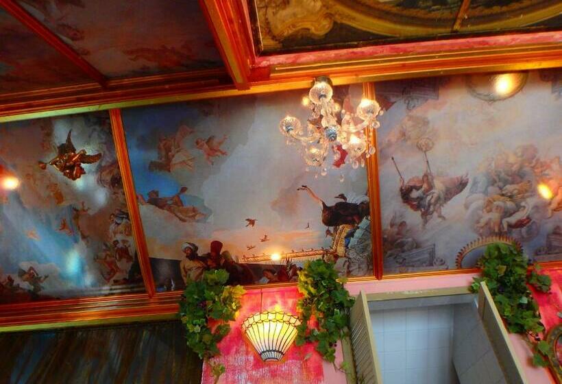 デラックススイート, Drijfpaleis