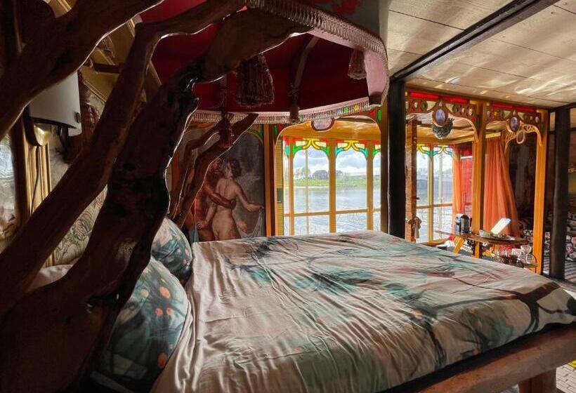 סוויטה דלוקס, Drijfpaleis