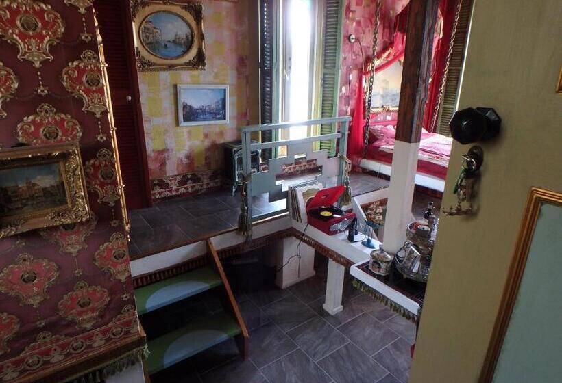 デラックススイート, Drijfpaleis