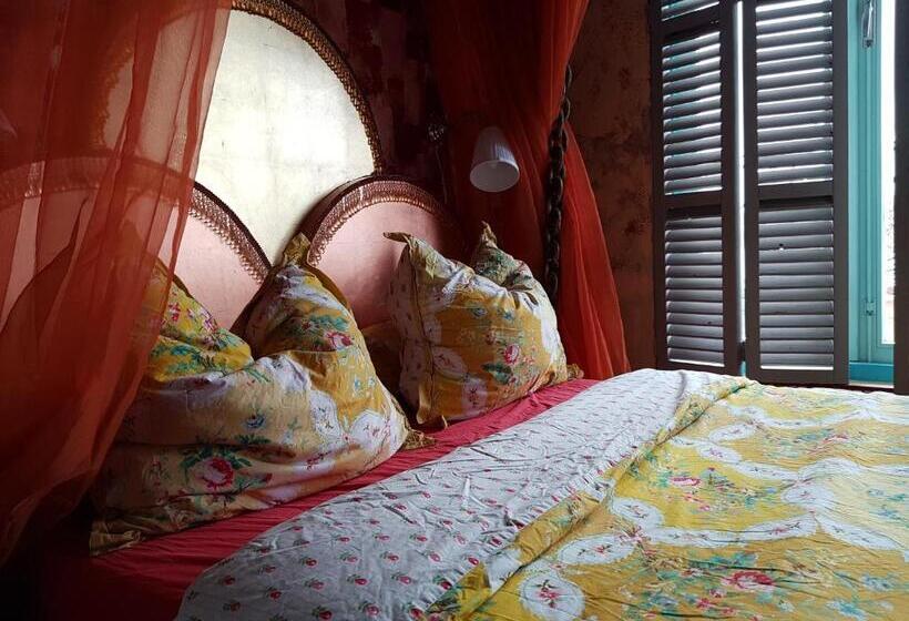 デラックススイート, Drijfpaleis