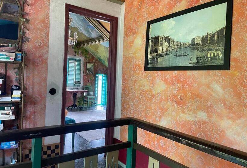 غرفة قياسية مزوَّدة بتراس, Drijfpaleis