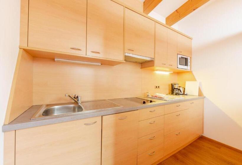 דירת חדר סופריור, Lanterna Verde