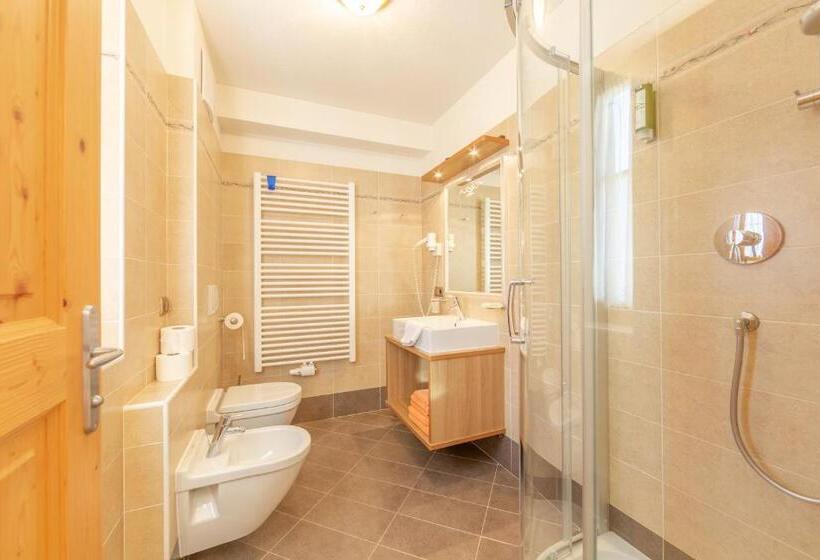 דירת חדר סופריור, Lanterna Verde