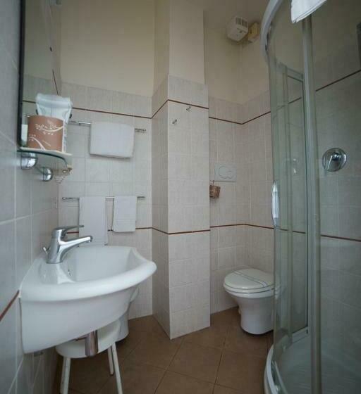 اتاق استاندارد یک نفره, Miramare