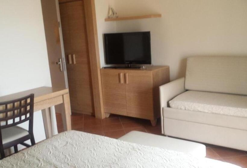 Triple Room Sea View, Miramare