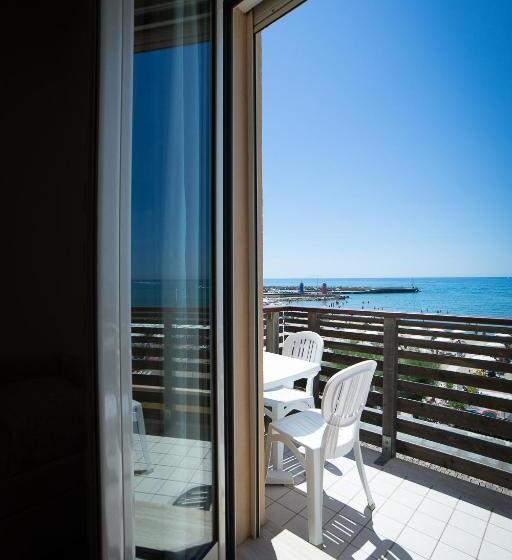 Triple Room Sea View, Miramare