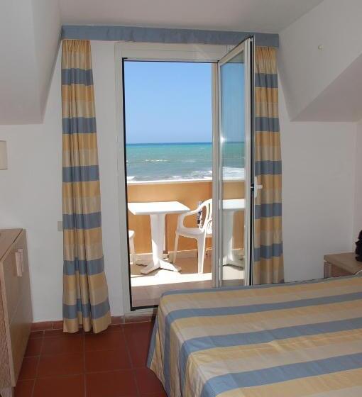 اتاق خانوادگی با چشمانداز دریا, Miramare