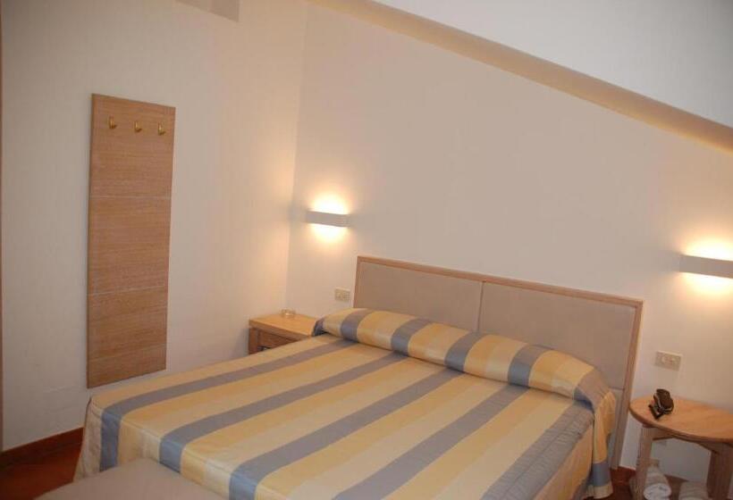 اتاق خانوادگی با چشمانداز دریا, Miramare