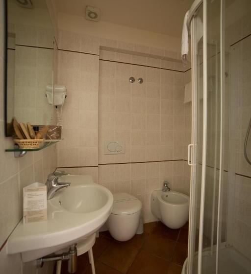 اتاق استاندارد یک نفره با چشمانداز دریا, Miramare