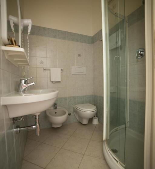 اتاق استاندارد یک نفره با چشمانداز دریا, Miramare