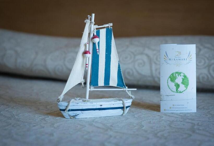 اتاق خانوادگی با چشمانداز دریا, Miramare