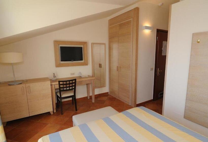 اتاق خانوادگی با چشمانداز دریا, Miramare