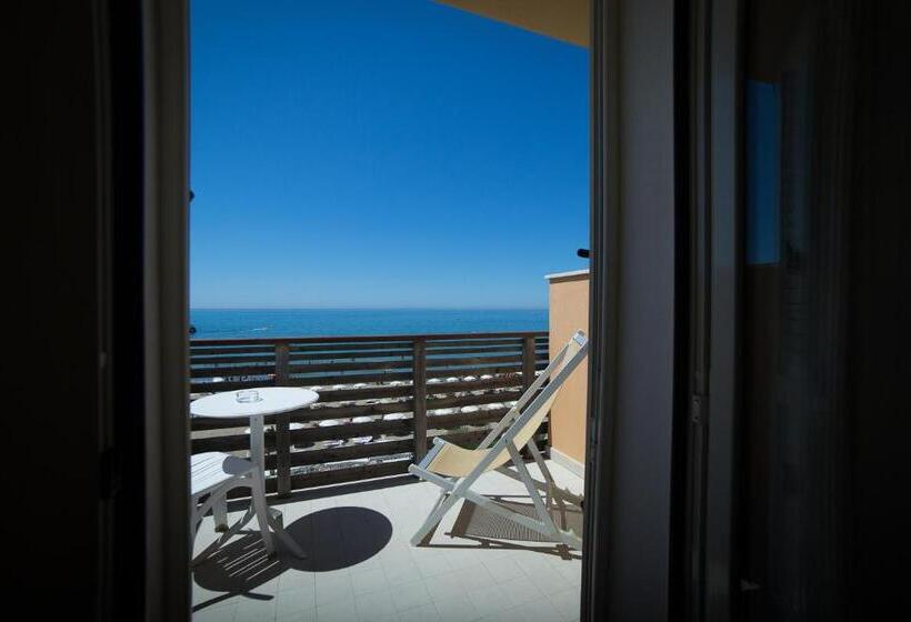 اتاق استاندارد یک نفره با چشمانداز دریا, Miramare