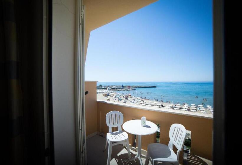 اتاق خانوادگی با چشمانداز دریا, Miramare