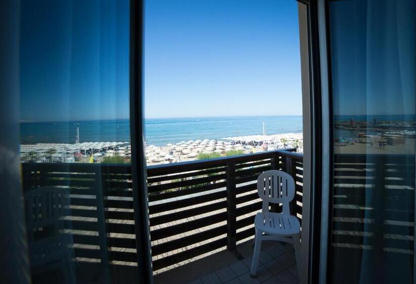 اتاق استاندارد با بالکن و چشمانداز دریا, Miramare