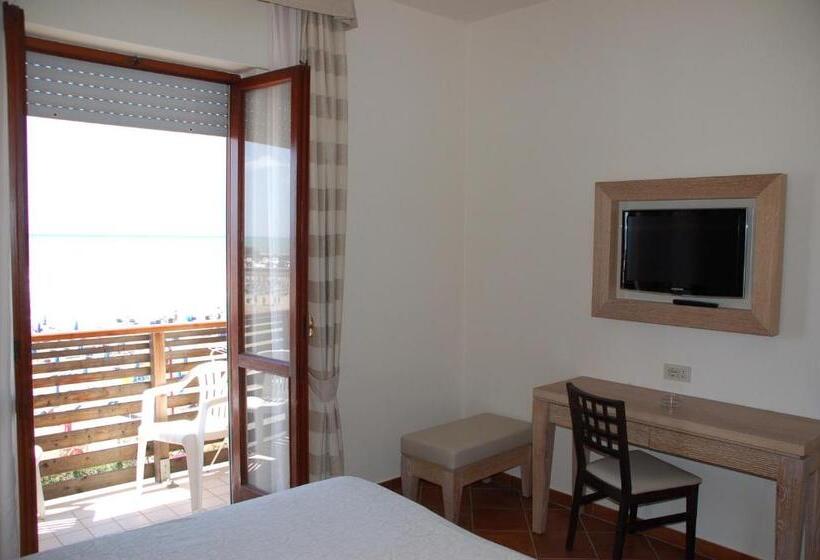 اتاق استاندارد با بالکن و چشمانداز دریا, Miramare