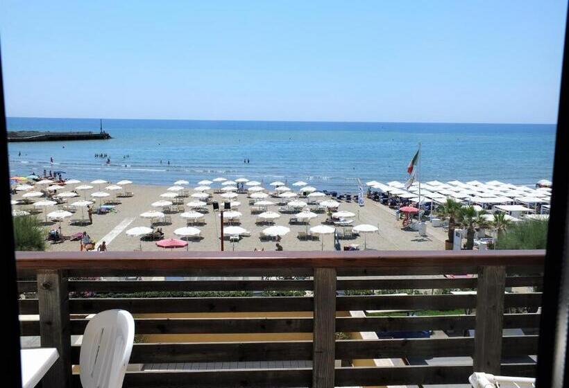 اتاق استاندارد با بالکن و چشمانداز دریا, Miramare