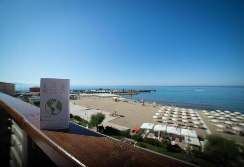 اتاق لوکس با بالکن و چشمانداز دریا, Miramare