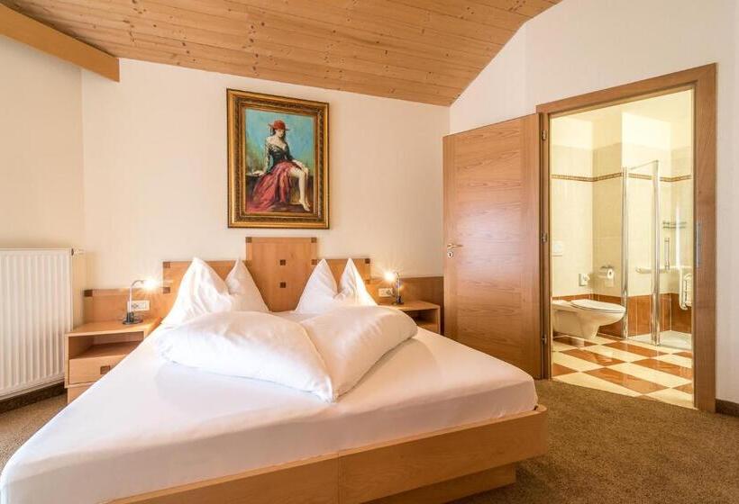 جناح مزوَّد بشرفة, Taushof