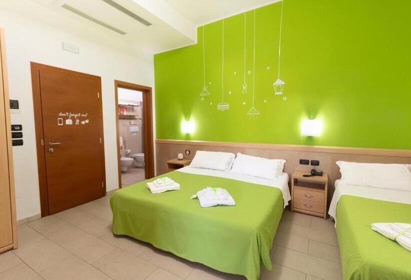 带阳台的三人标准间, Marini Hotel B&b