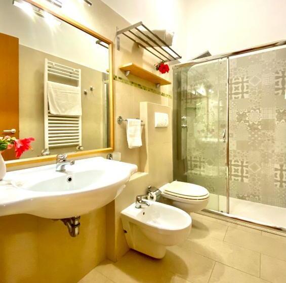 חדר סטנדרט לארבעה, Marini Hotel B&b